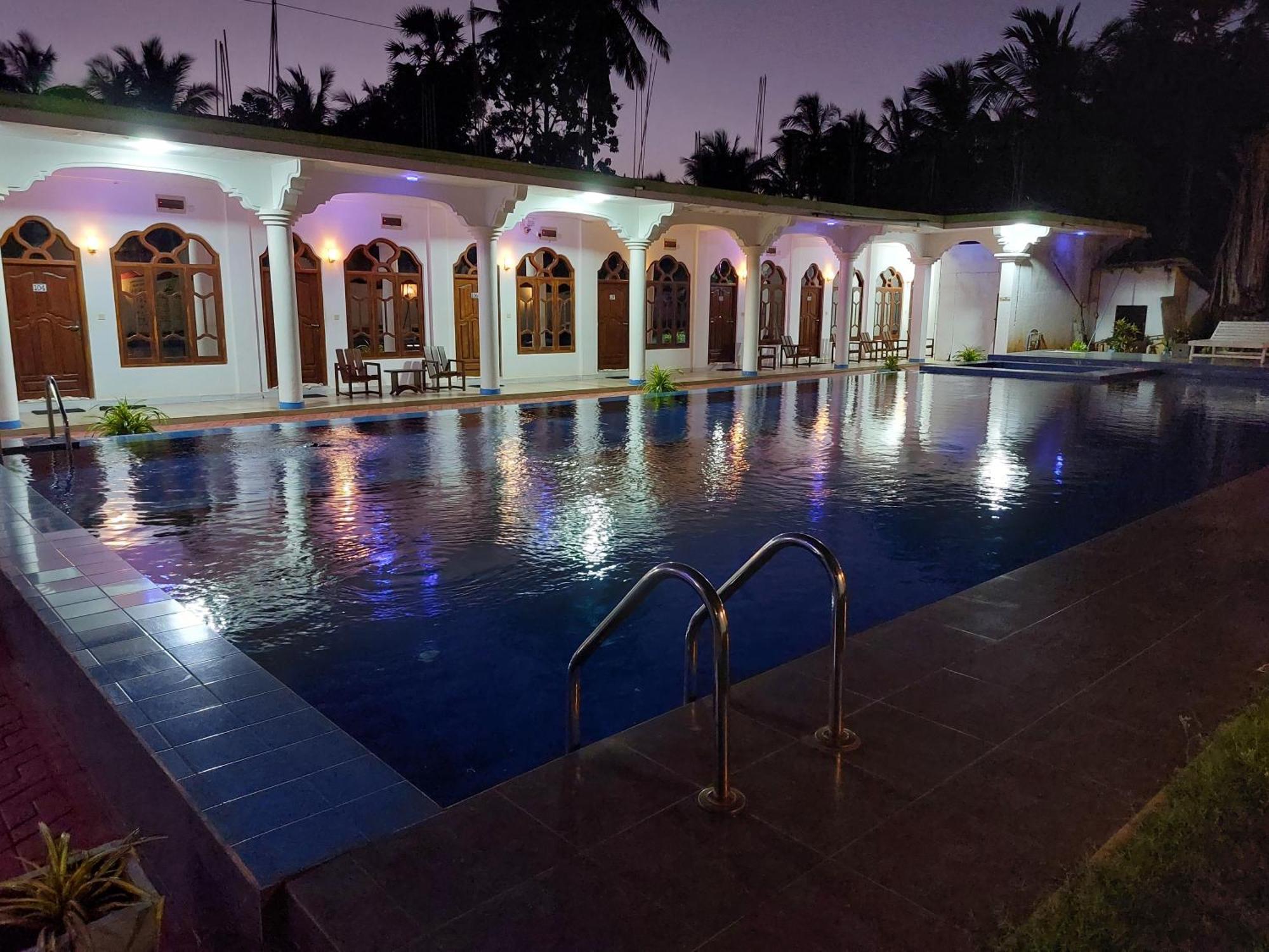 Mrd Beach Hotel Trincomalee Exterior photo