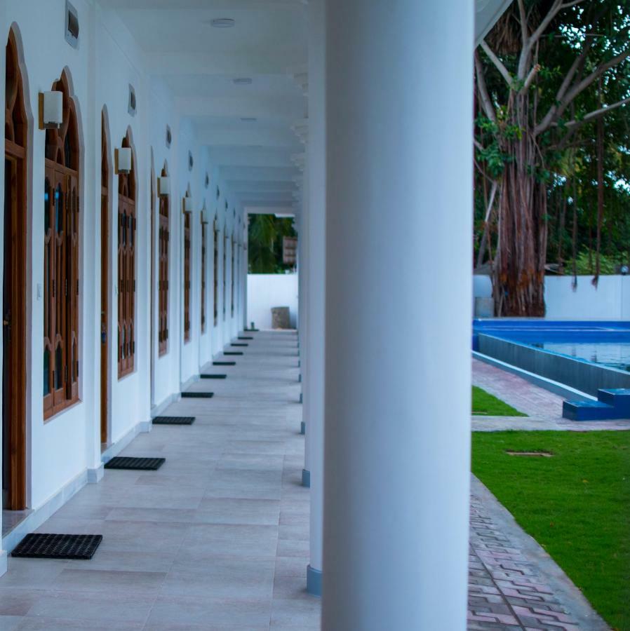 Mrd Beach Hotel Trincomalee Exterior photo