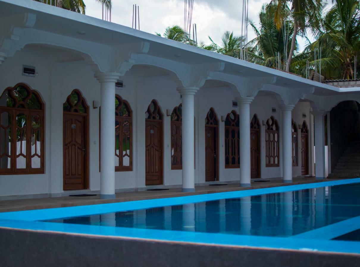 Mrd Beach Hotel Trincomalee Exterior photo